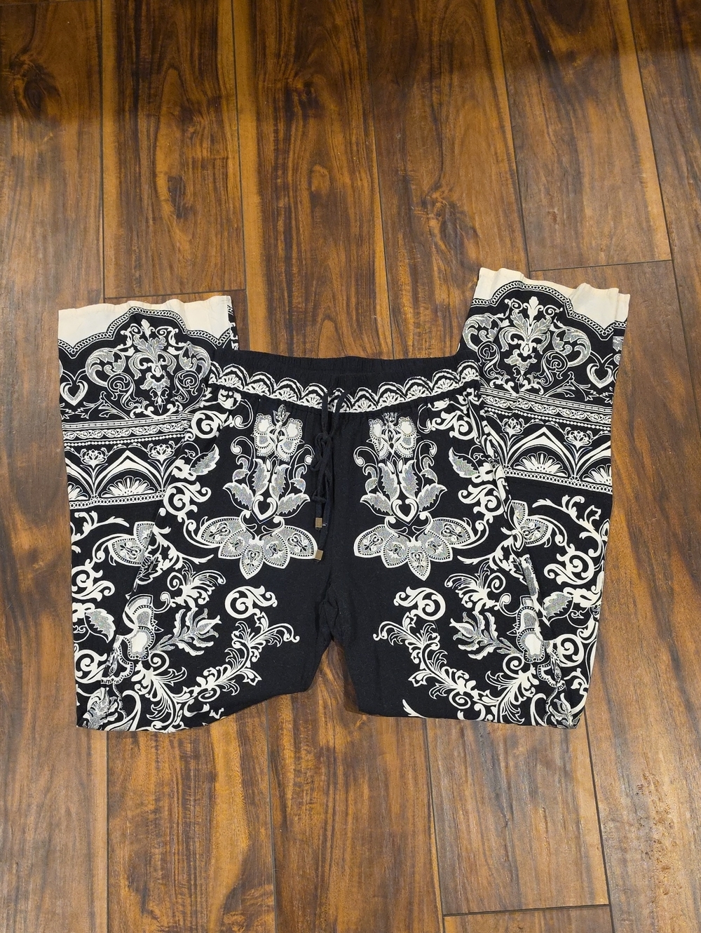 Cynthia Rowley Black and Cream Printed Lounge Pants